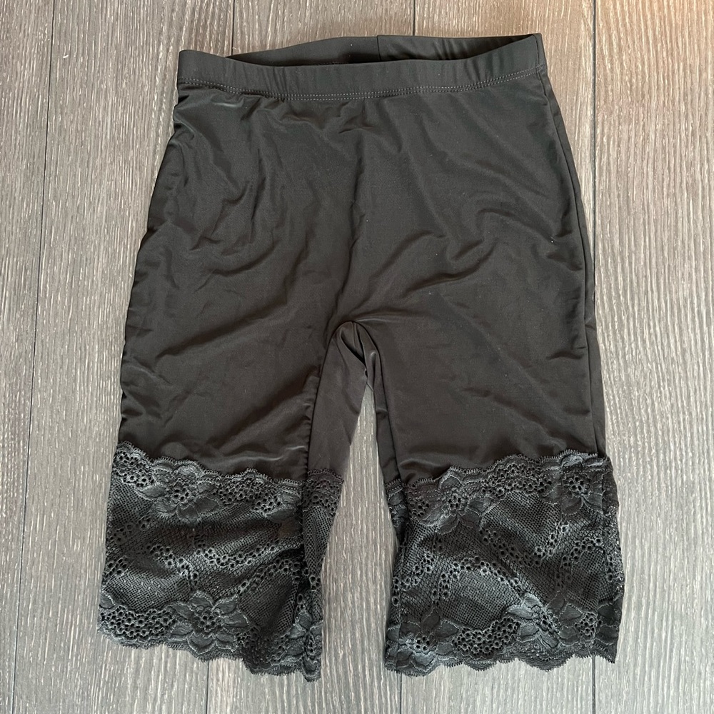 FASHIONNOVA - lace biker shorts